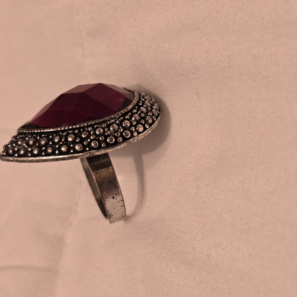 Elegant Silver and Purple Ring